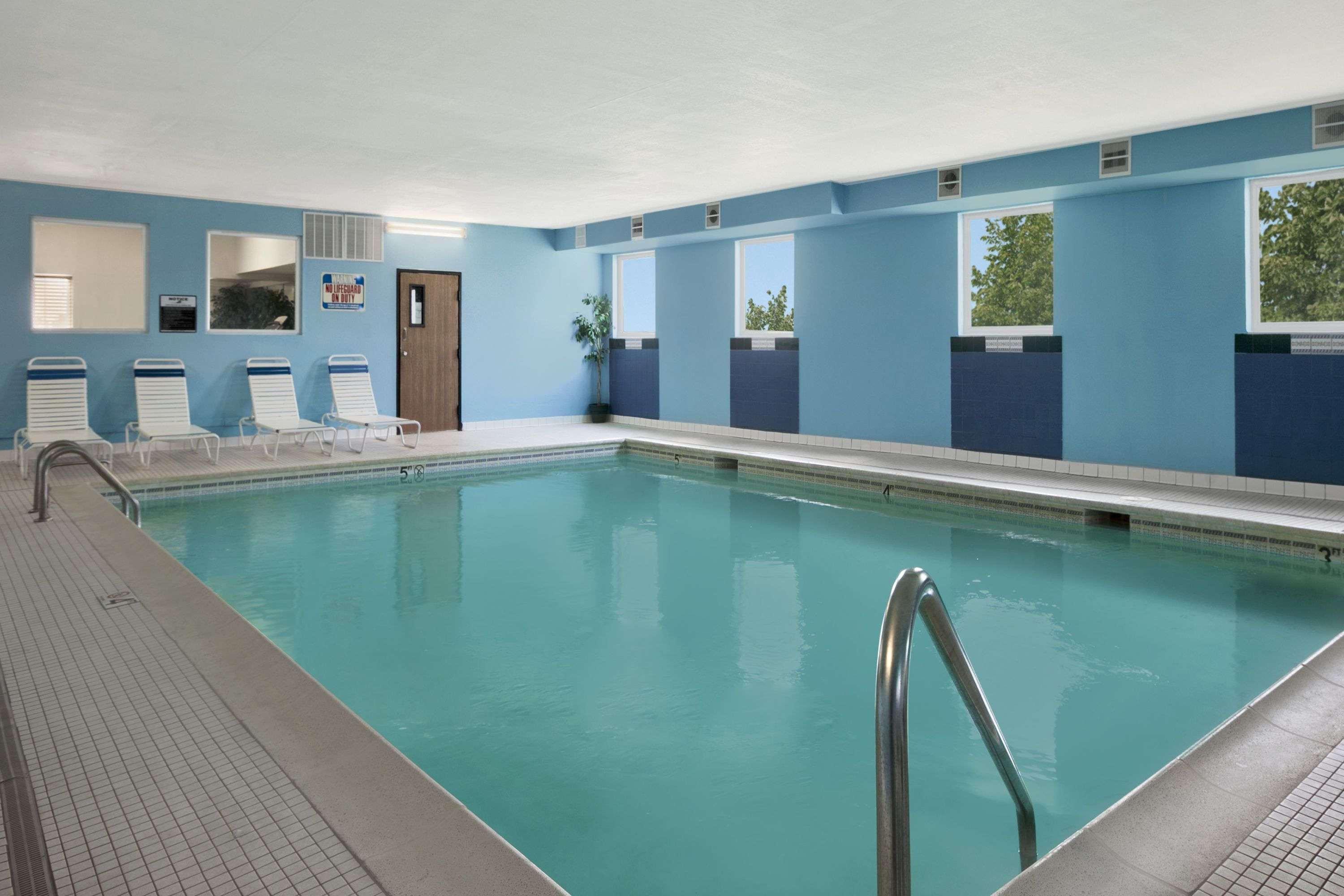 Days Inn & Suites By Wyndham Romeoville Exterior foto