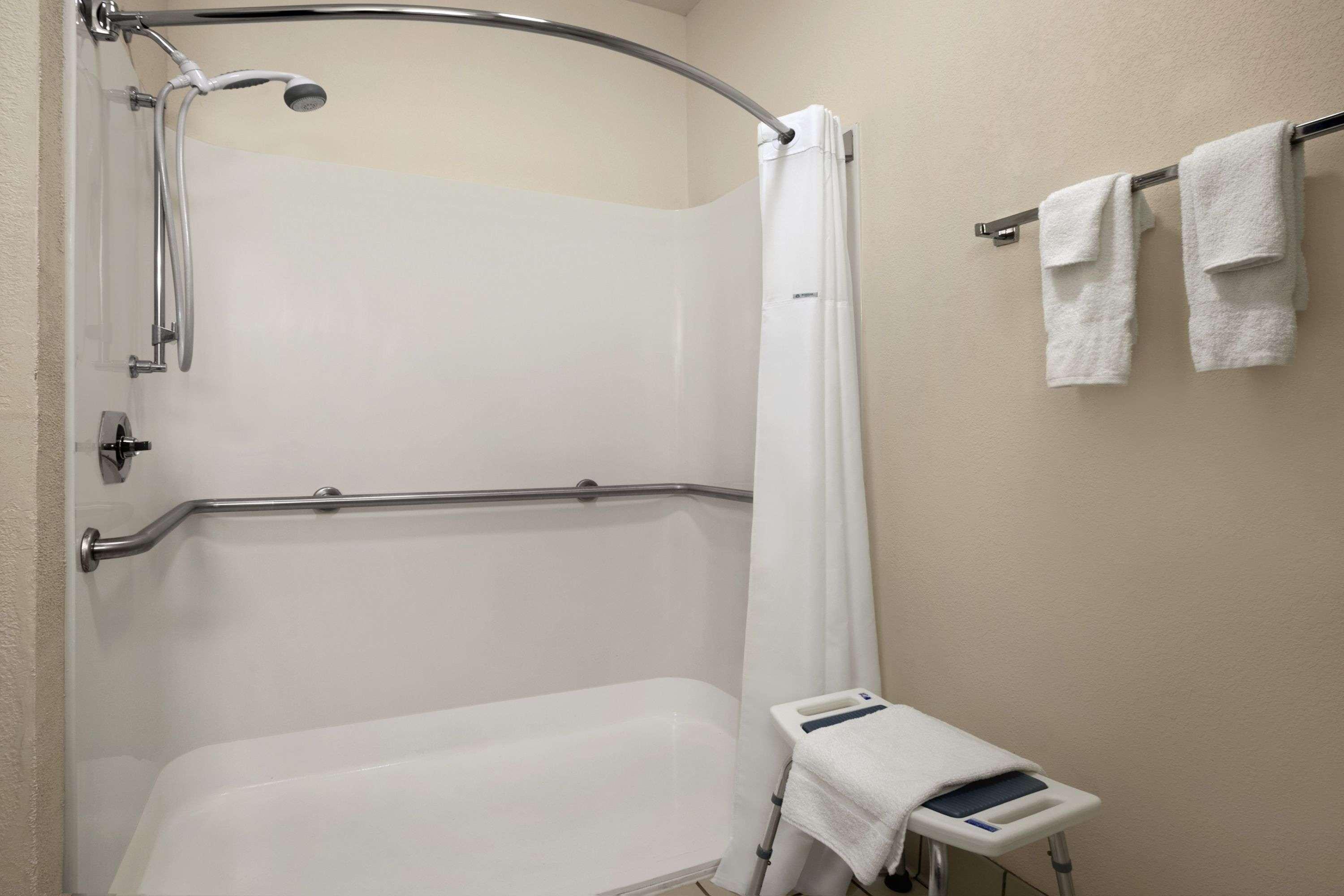Days Inn & Suites By Wyndham Romeoville Exterior foto